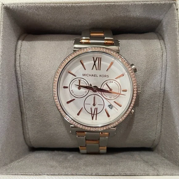 Michael kor watch. Sofia silver dial. NEW AUTHENTIC MICHAEL KORS SOFIE CRYSTALS SILVER CHRONOGRAPH  main image 2
